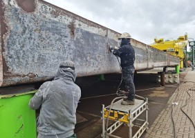 Floating padel track